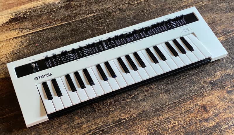 Yamaha Reface CS Mini Mobile Keyboard 2015 - Present - White image 1