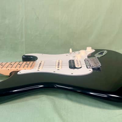 Fender American Professional Stratocaster with Maple Fretboard Shawbucker Pickips 2019 - Black image 8