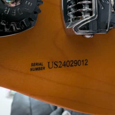 Fender American Professional II Jazz Bass with Maple Fretboard 2020 - Present - 3-Color Sunburst image 4