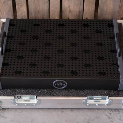 Everlasting Cases - Temple Audio DUO 17 Pedalboard Flight Case with Wheels image 5
