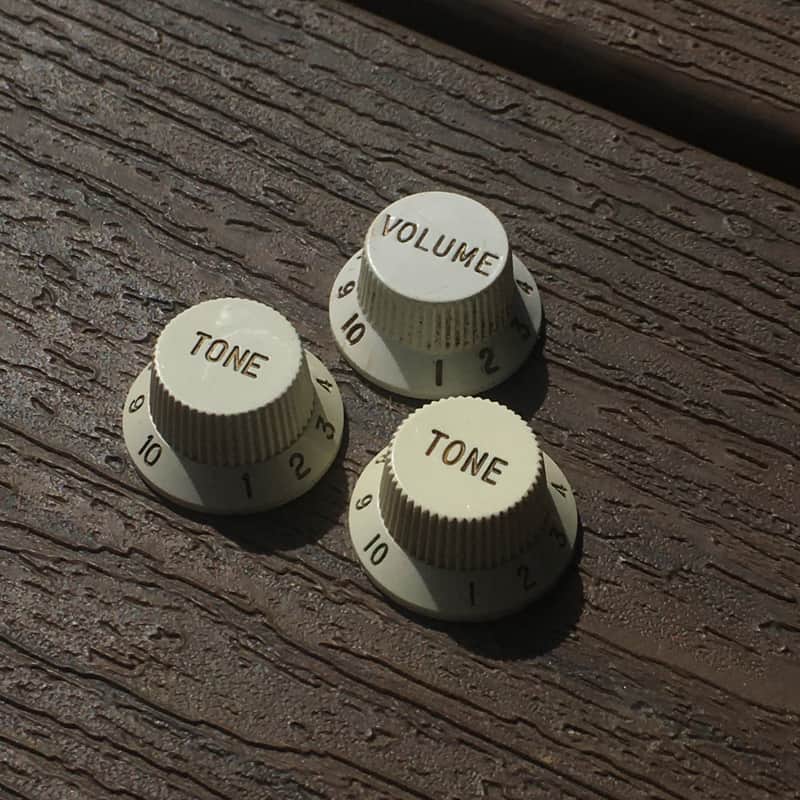 ? Fender Strat knobs Relic natural white
