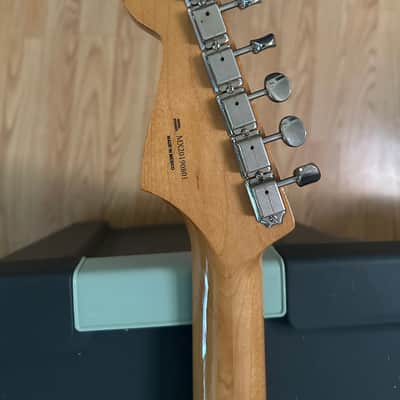 Fender Classic Series '60s Stratocaster Lacquer with Pau Ferro Fretboard 2018 - 3-Color Sunburst image 3