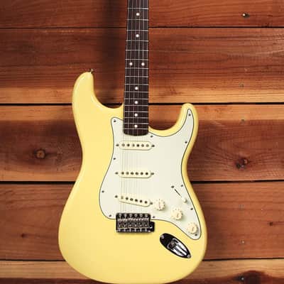 FENDER CLASSIC SERIES 60s STRATOCASTER Rare Canary Diamond Yellow Strat 66380 image 3