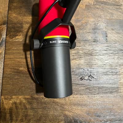 Shure SM7B Genuine Cardioid Dynamic Microphone AND a Pre-Amp image 6