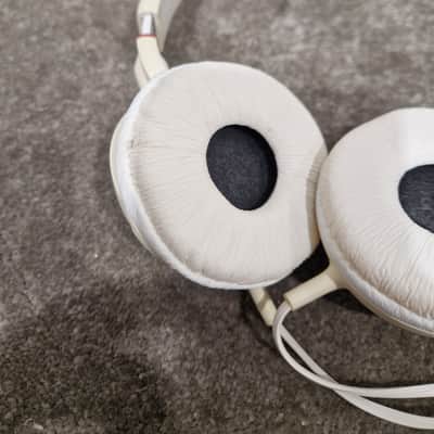 Sony MDR-ZX100 On-Ear Headphones White - Good image 7