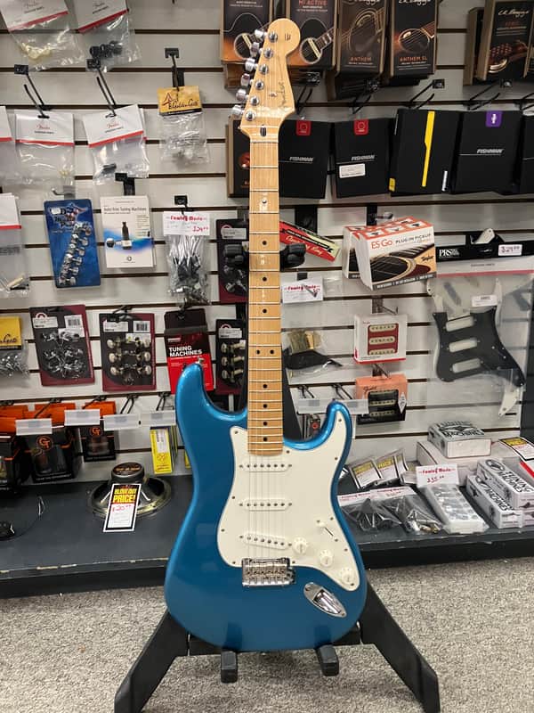 Limited Edition Player Stratocaster - Maple Fingerboard - Lake Placid Blue image 1