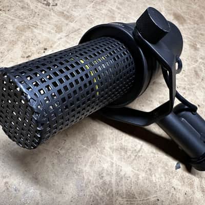 Shure SM7 Cardioid Dynamic Microphone - NICE! image 2