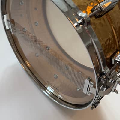 Ludwig LB552K Hammered Bronze 6.5x14" 10-Lug Snare Drum 1985 - 2020 - Clear-Lacquered Bronze image 2