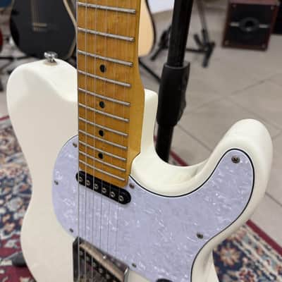 G&L Tribute Series ASAT Classic Vintage White image 5