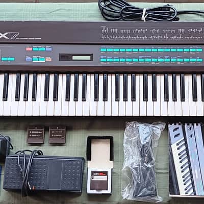 Yamaha DX7 Programable Algorithm with RAM Data & 2 Voice Cartridges & Pedals