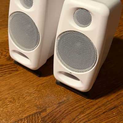 iLoud Speaker Set With Cables & Accessories White image 1