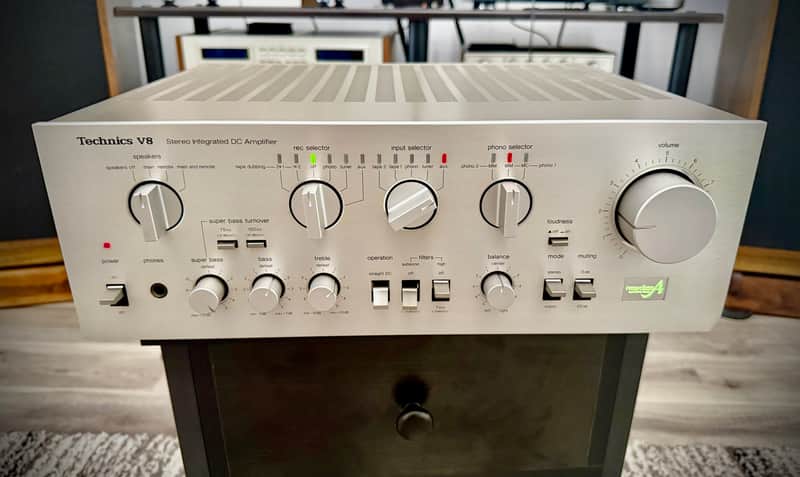 Technics SU-V8 : Rare Japanese Faceplate 100V AC