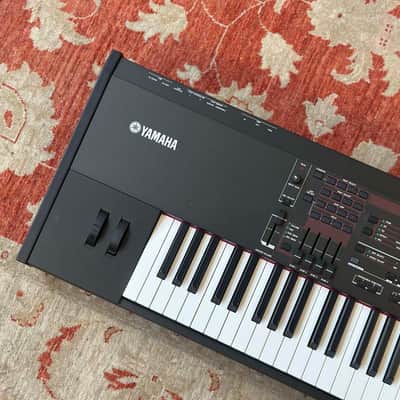 YAMAHA S70 XS - 76 Key Synthesizer Stage Piano