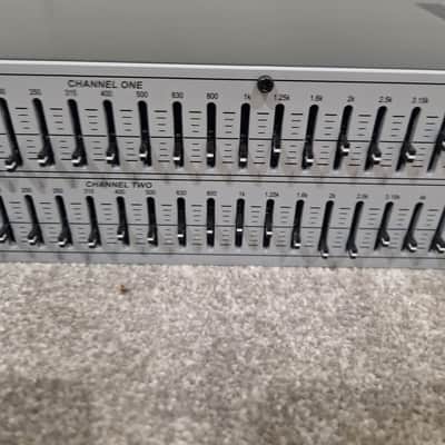 Immagine dbx 231S - Dual Channel Graphic Equalizer - Silver - Excellent w/ Original Box & Manuals - 8