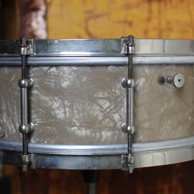 1930's Ludwig 'Professional Model' Snare Drum 5"x14" in Lavender Pearl image 4