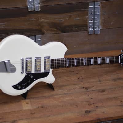 Supro Hampton 2016 - Antique White image 2