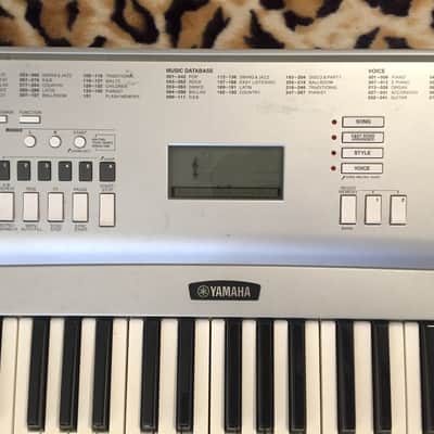 Yamaha DGX-220 Portable Grand Piano 76-Key Keyboard Bild 4