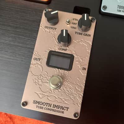 VOX VE-EXHB loaded pedalboard with 5 VOX effect pedals from the new fancy Valvenergy series with ,,Nutube" technology* Tube overdrive/Tube booster/Tube preamp EQ/Tube compressor/Tuner pedal*very rare board/was for VOX dealers only*list price 1199€ image 10