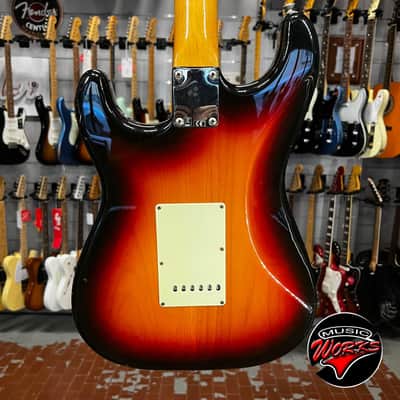 Fender   Classic 60 Stratocaster Sunburst 2009 image 6