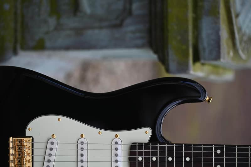 Fender FSR Made in Japan Traditional II 60s Stratocaster, Gold