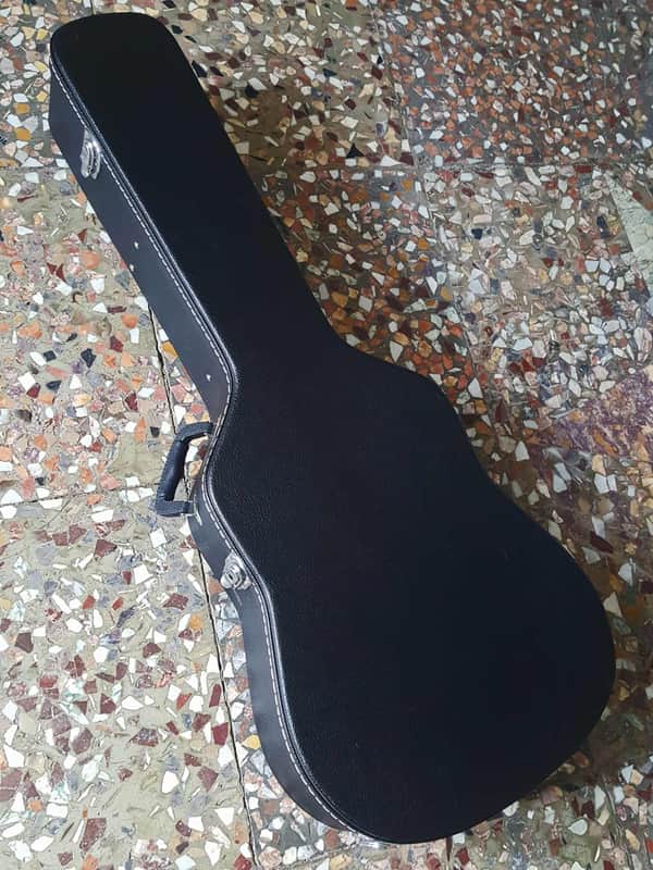 No Name Hard Acoustic Guitar Case 2010.s - Black image 1