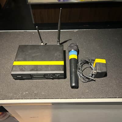 Audio-Technica ATW-2100 Wireless System - transmitter and receiver image 6