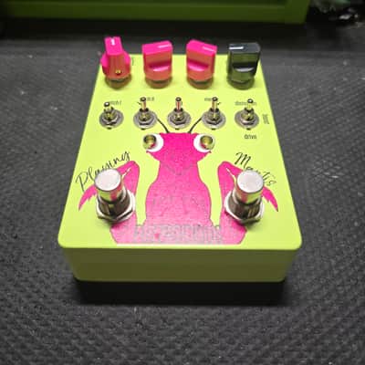 Fuzzrocious Playing Mantis 2019 - Neon Yellow image 1