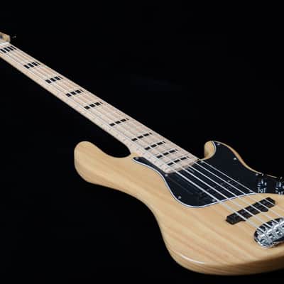 Lakland Skyline DJ-5 Darryl Jones Signature 5-String with Maple Fretboard - Natural image 4