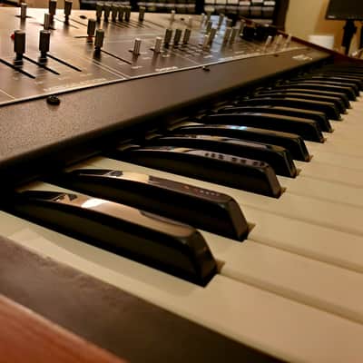 CERTIFIED!!! MOOG OPUS 3 FULLY INSPECTED/SERVICED AND IN AMAZING CONDITION! image 9