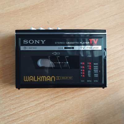 Sony WM F30 1984 - Sony Walkman radio Cassette player WM F30 black working image 1