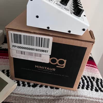 Moog Minitaur Limited Edition White mint condition with box. image 10