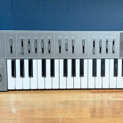 [Excellent] Yamaha CS01 Monophonic Synthesizer - Silver