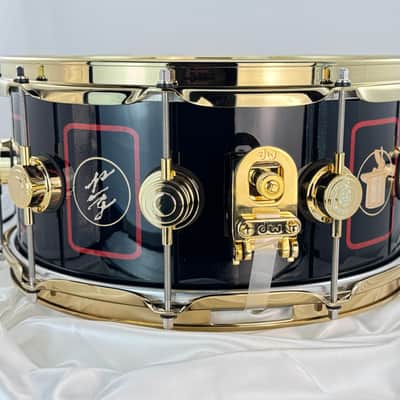 MINT!-Neil Peart DW Collector's Series "R40" Neil Peart Signature Icon 6.5x14" Snare Drum 2016 - Black with Neil Peart Graphic image 2