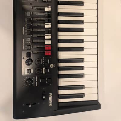 Yamaha YC61 61-Key Stage Keyboard 2018 - Present - Black image 5