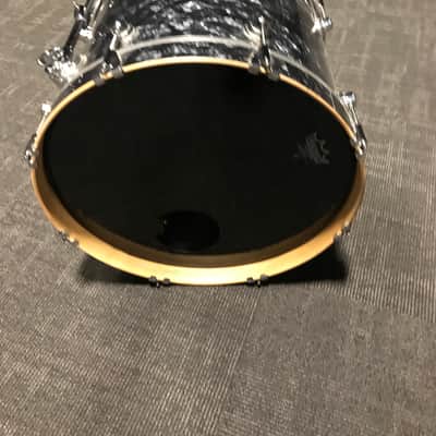 DW Performance Series 20 inch Kick Drum Gray image 1
