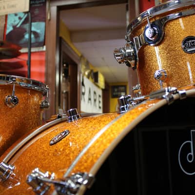 DW Performance Series in Gold Sparkle 14x24 9x13 16x16 image 2