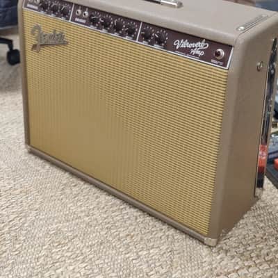 Fender '63 Vibroverb Reissue 40-Watt 2x10" Guitar Combo 1990 - 1995 - Brown Tolex image 2