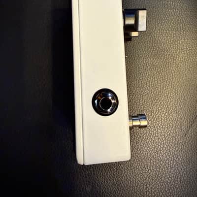 JHS 3 Series Delay 2020 - Present - White image 3