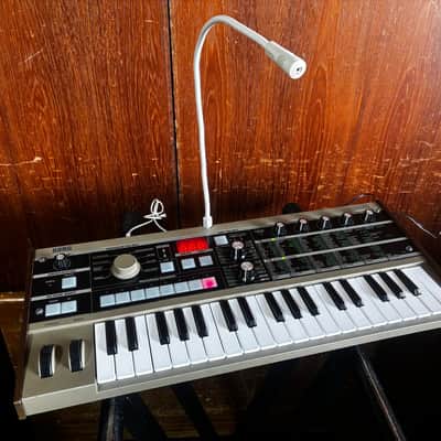 Korg Microkorg Synthesizer/Vocoder w/ mic power supply