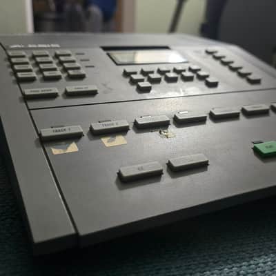 Alesis MMT-8 Multi-Track MIDI Recorder Sampler/Sequencer