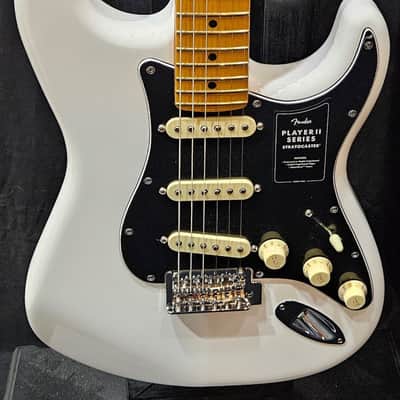 Fender Player II Stratocaster Electric Guitar - Polar White with Maple Fingerboard 2024 image 2