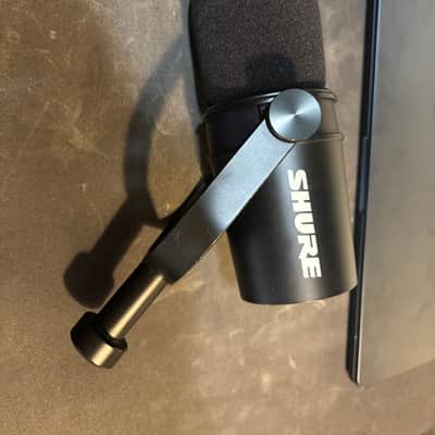 Shure MV7X Cardioid Dynamic Podcast Microphone 2020 - Present - Black image 2