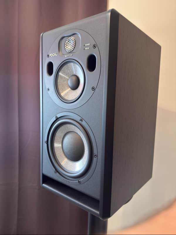 Focal Trio6 8-inch Powered Studio Monitor Pair - Black image 1