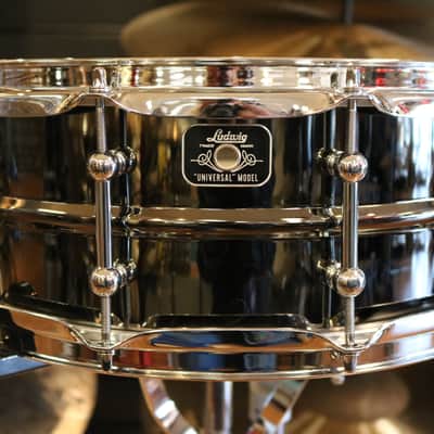 Ludwig 5.5X14 Universal Brass Snare Drum With Triple Flanged Chrome Hoops image 1