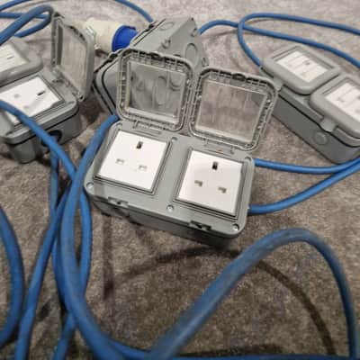 Blue CEE Industrial Plug to 5× Dual UK Socket Distribution Lead - Rugged Industrial Design - Good image 3