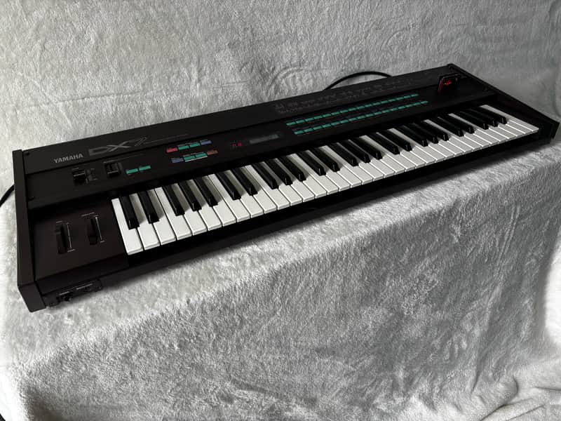 Yamaha DX7 Digital FM Synthesizer | Reverb