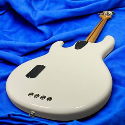 Ernie Ball Music Man StingRay 4 "70's Retro", Gloss White / Maple image 13