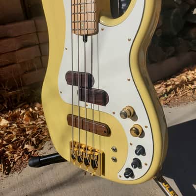 Xotic XPJ-1T Bass Guitar with Case image 3