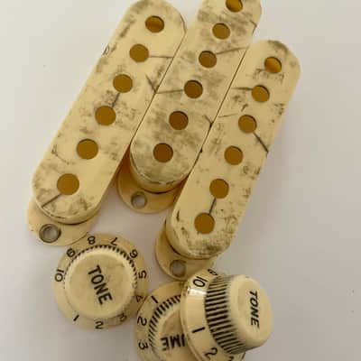 Aged Fender knobs and pickup covers set, Cream, relic, aged, Stratocaster, 59 Parts image 1