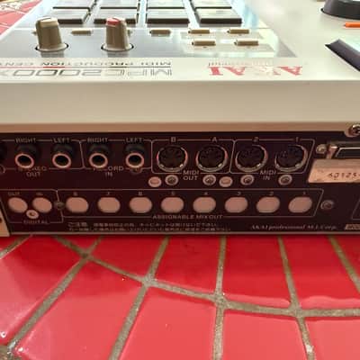 Akai MPC2000XL Excellent! New Screen - New Pad Sensors - Maxed RAM image 9